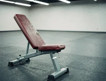 Regular Weightlifters Blink Measurably Less Often